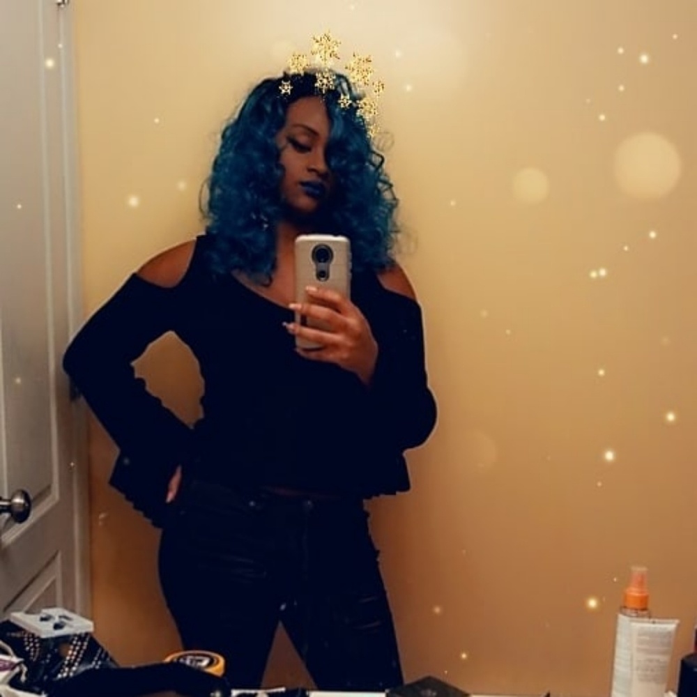 Meet your Posher, Ebony